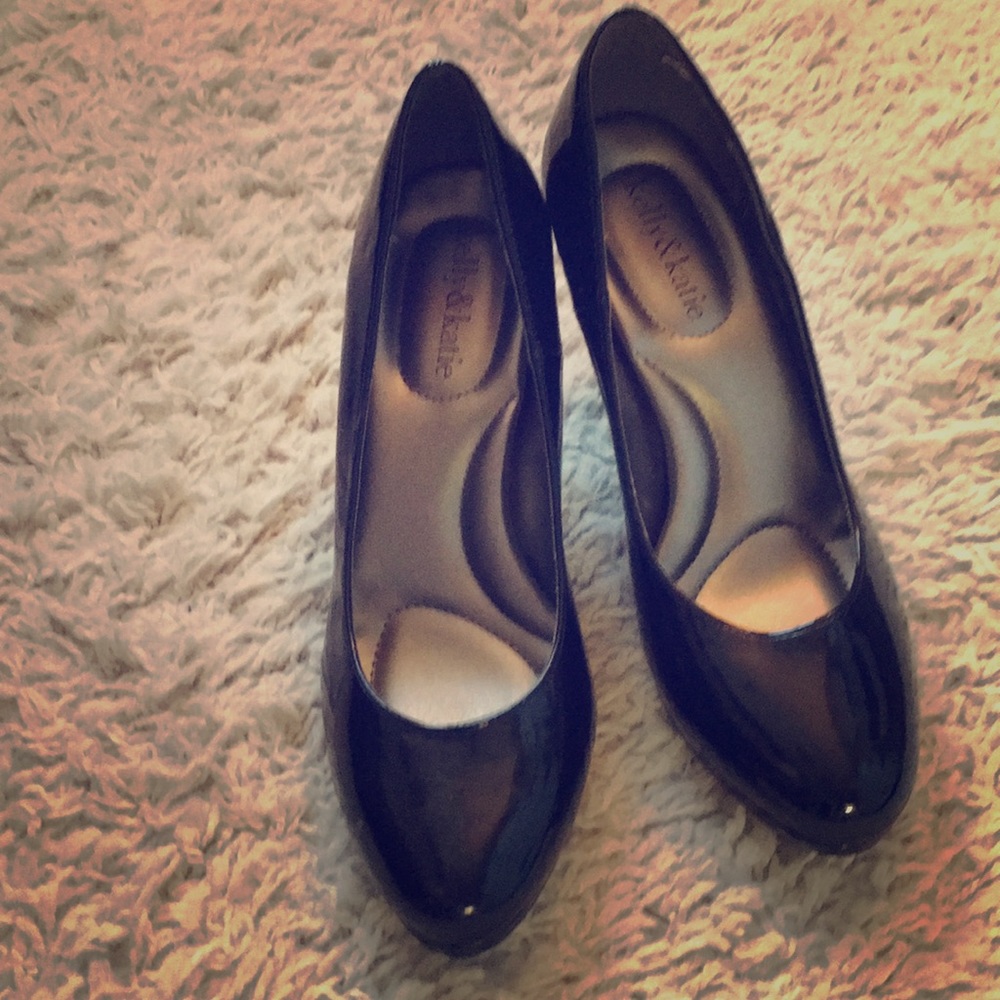 Timeless black heels.